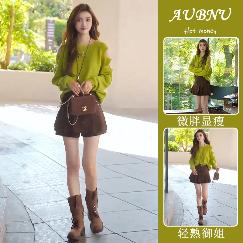 今年流行巨好看早秋套装2025新款慵懒风露肩针织衫+百褶裙两件套