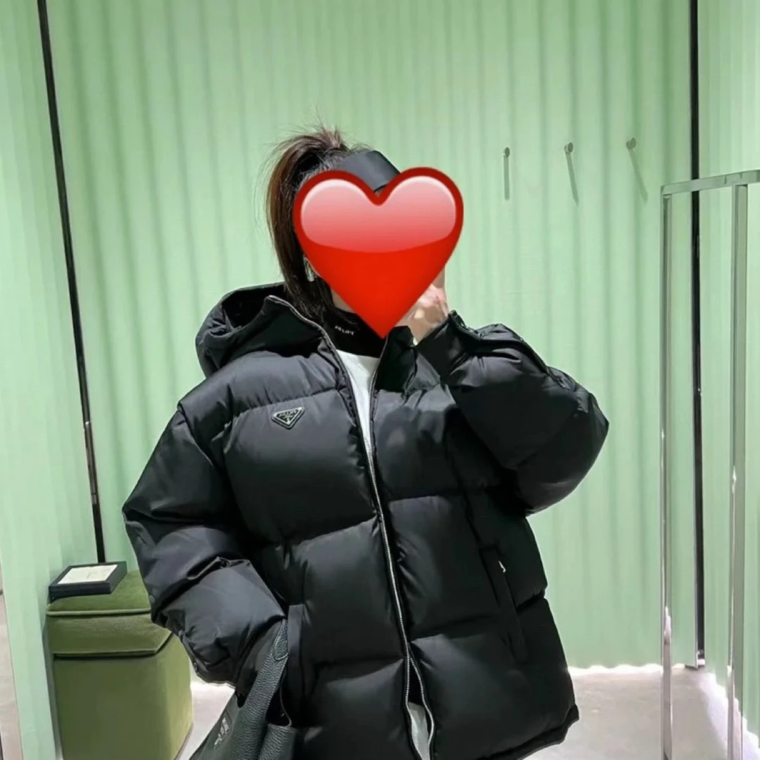 未使用 Prada/普拉达 带吊牌普拉达三角标黑色羽绒服 38码 03361
