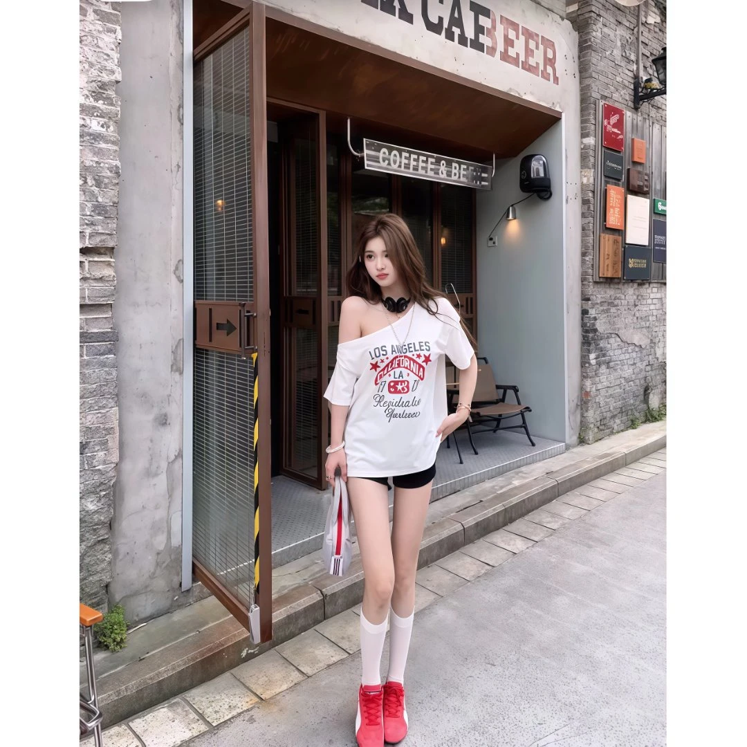 美式字母印花斜肩短袖T恤女夏季独特别致辣妹露锁骨显瘦宽松上衣