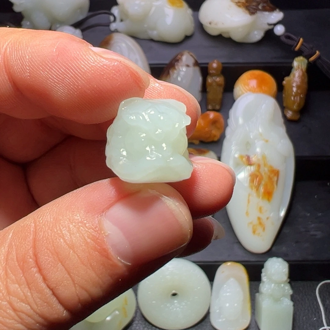 和田玉未镶嵌颈饰