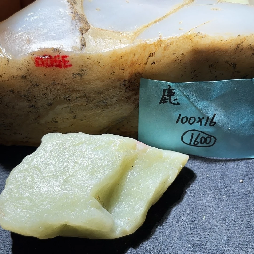 麋***鹿和田玉未镶嵌珠宝奇石