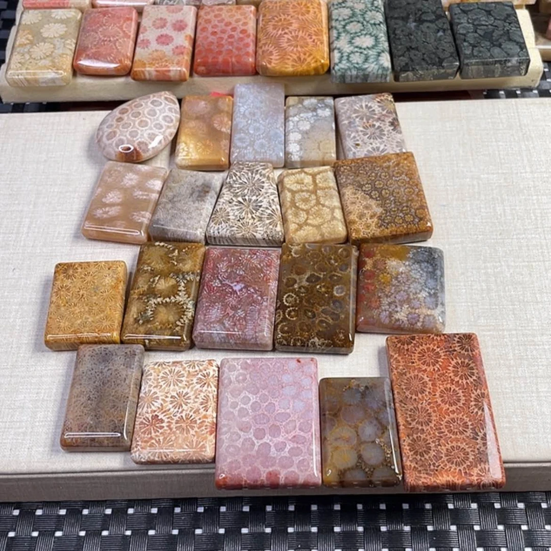 【闪购商品】硅化玉吊坠(赠链)未镶嵌t****w