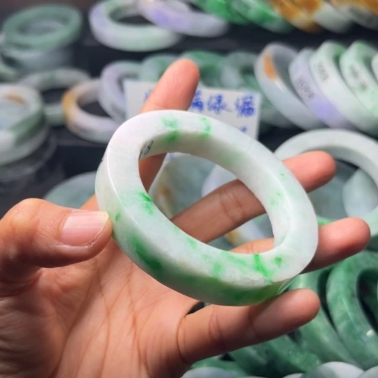 定制翡翠未镶嵌翡翠手镯