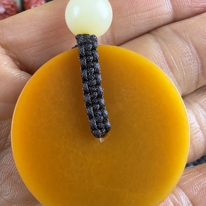 寿山石乡**恩连江黄挂件一个