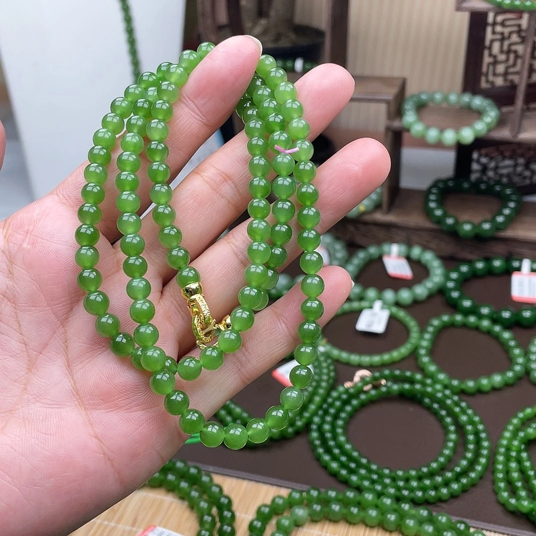 和田玉未镶嵌颈饰冰底起荧光卡6