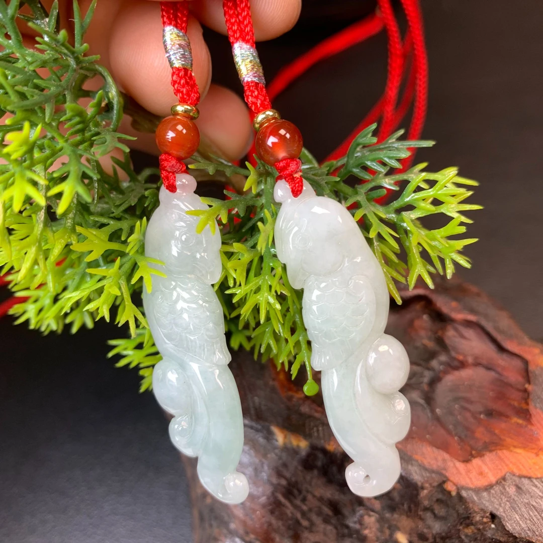 天然A货翡翠鹦鹉吊坠精雕多样性发其一