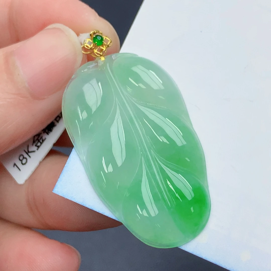 颈饰18K金镶嵌翡翠