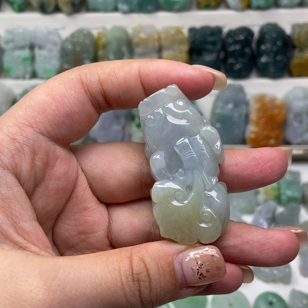 翡翠未镶嵌吊坠(赠链)