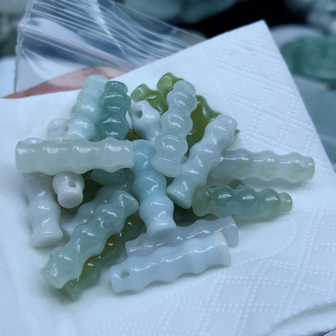 颈饰未镶嵌翡翠吊坠