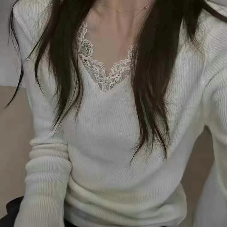 蕾丝V领口羊毛打底衫