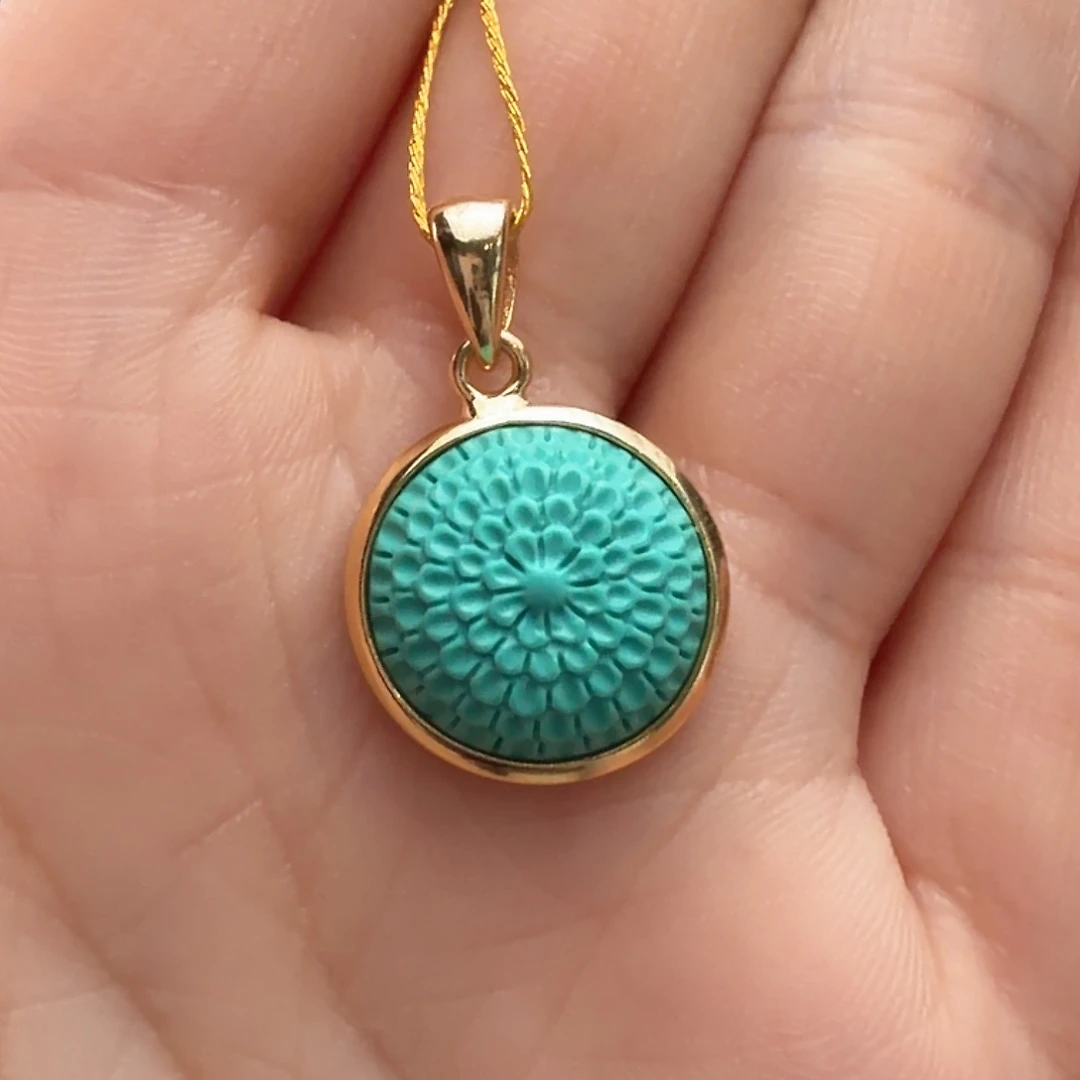 绿松石未镶嵌颈饰