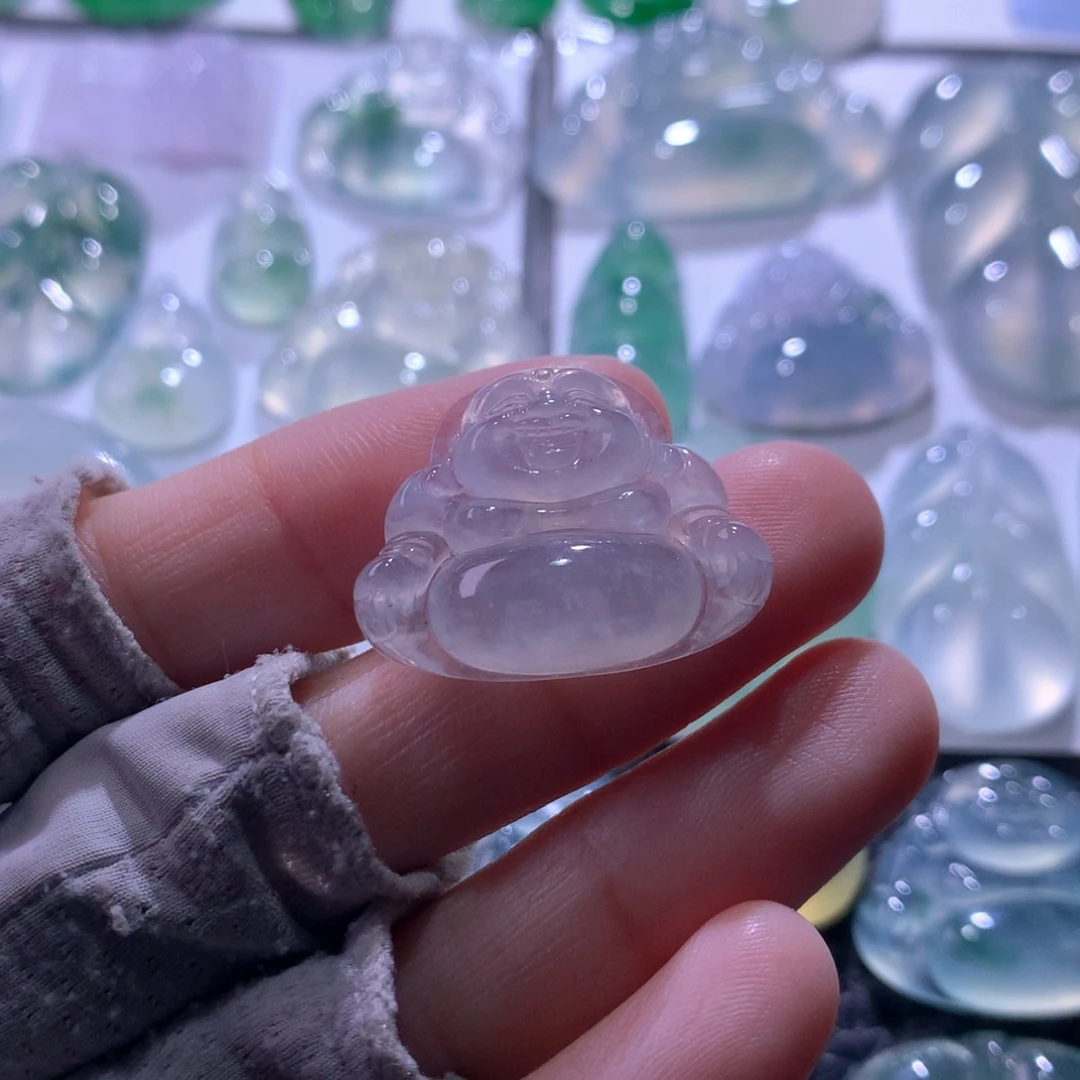 翡翠未镶嵌颈饰佛