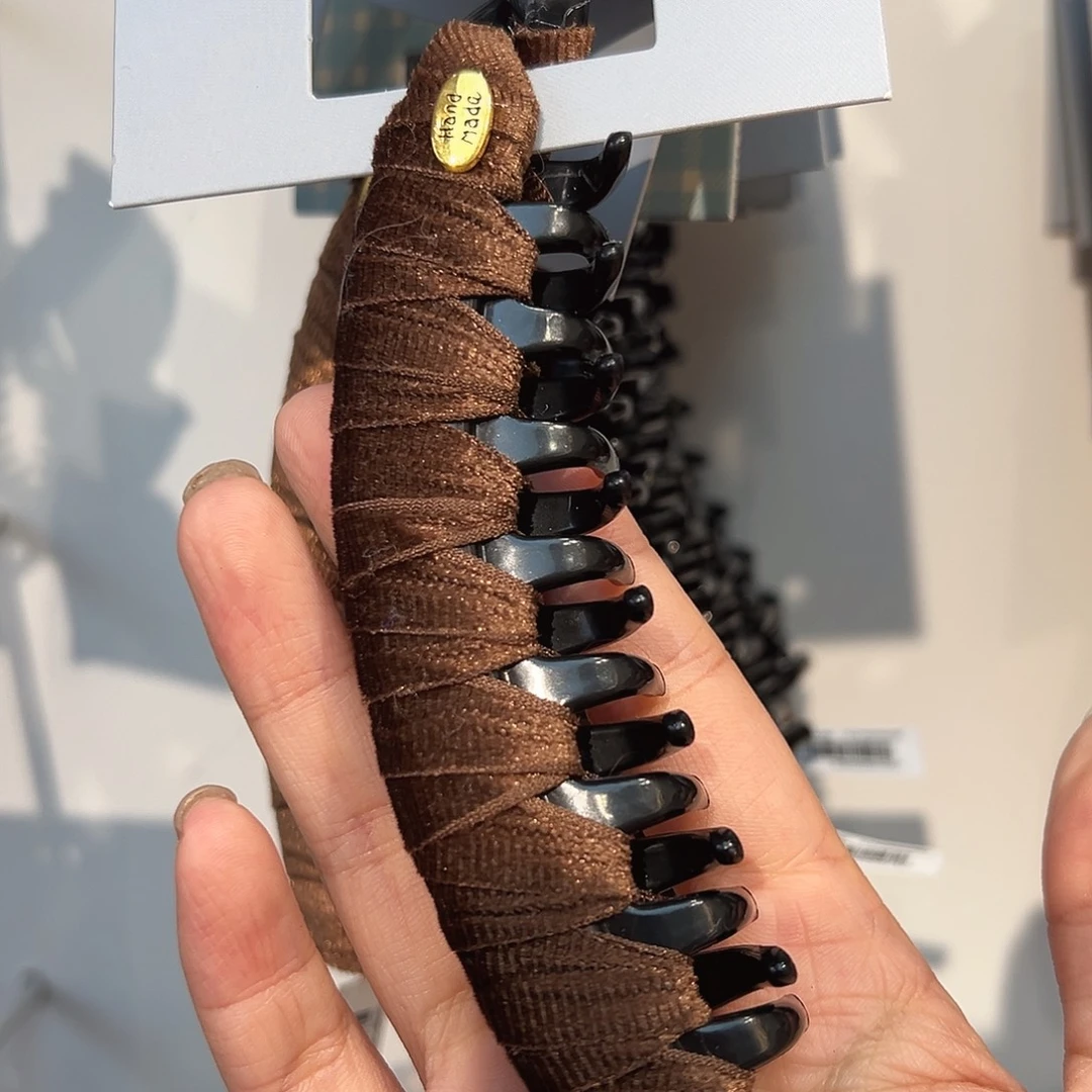 皮质铁合金咖色香蕉夹