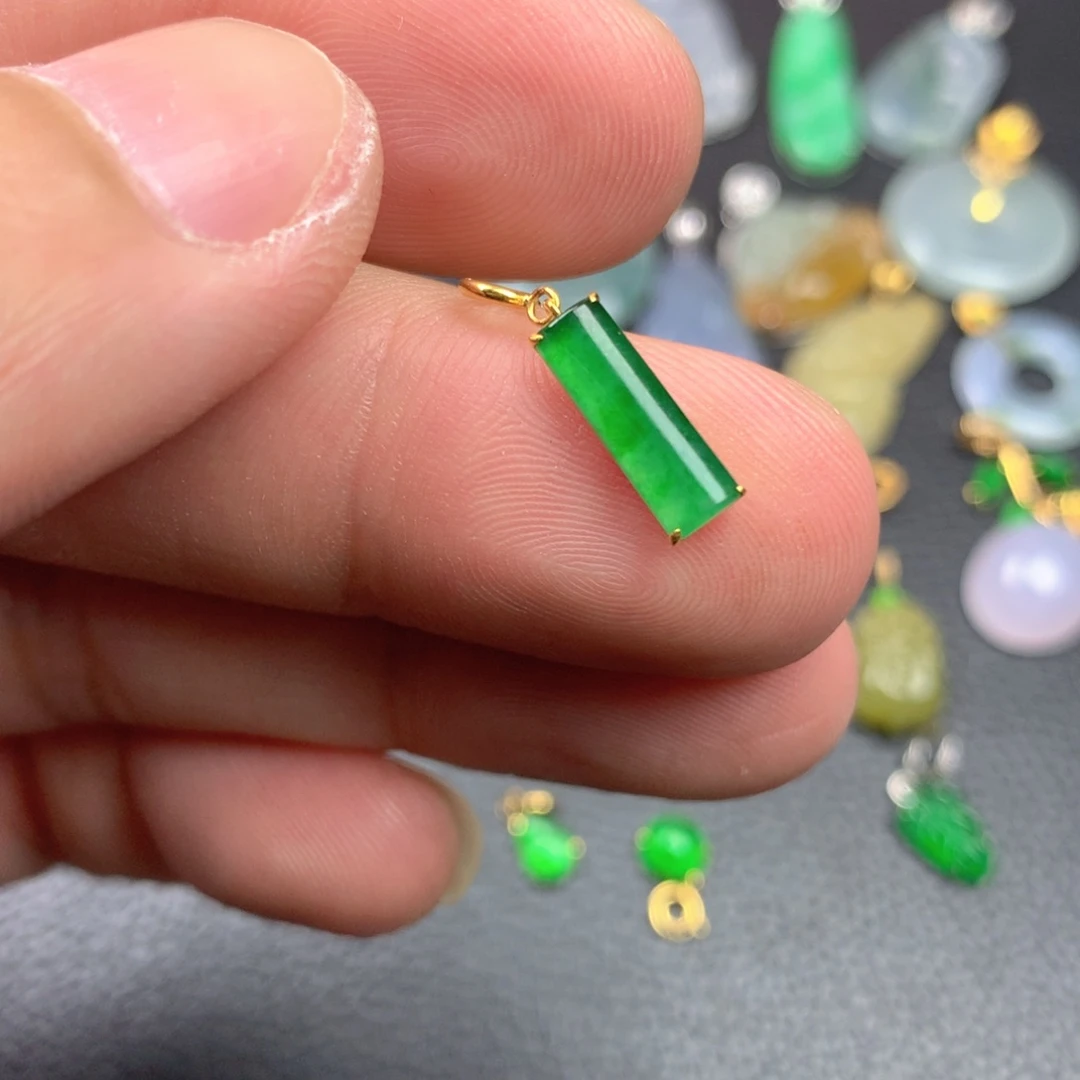 【闪购商品】翡翠18K金镶嵌颈饰翡翠