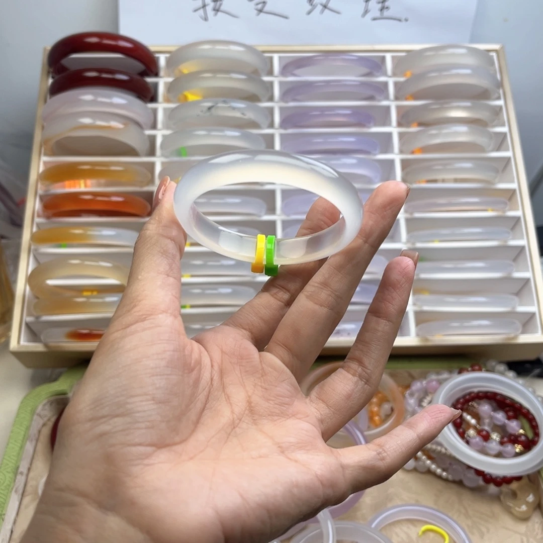 未***.手镯玛瑙/玉髓未镶嵌