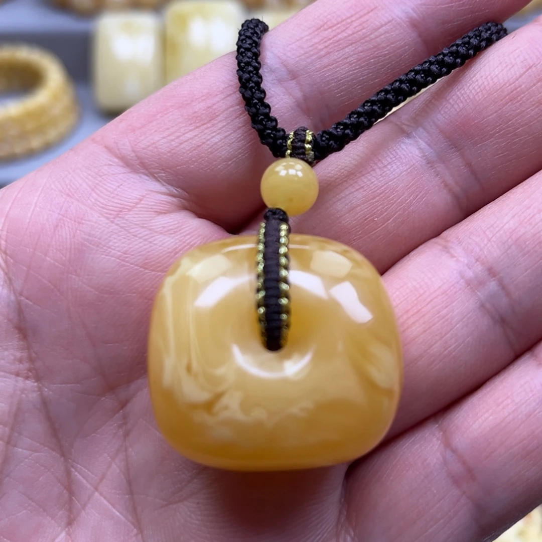 琥珀未镶嵌颈饰吊坠