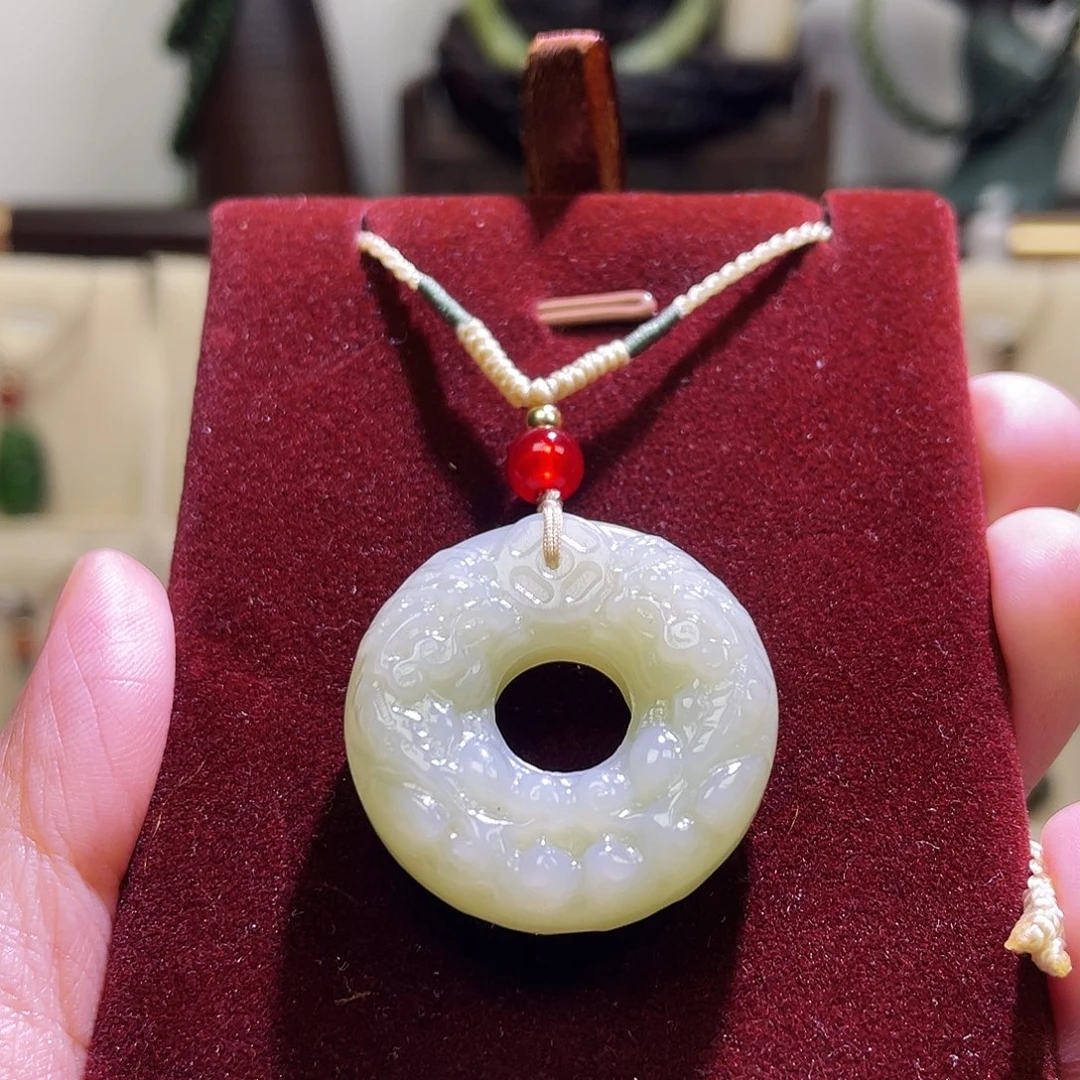 和田玉未镶嵌吊坠(赠链)