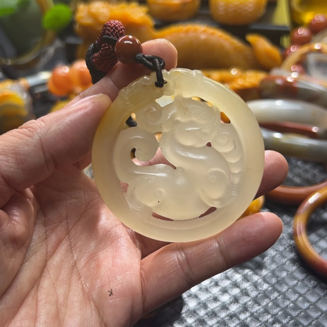 石英质玉未镶嵌颈饰