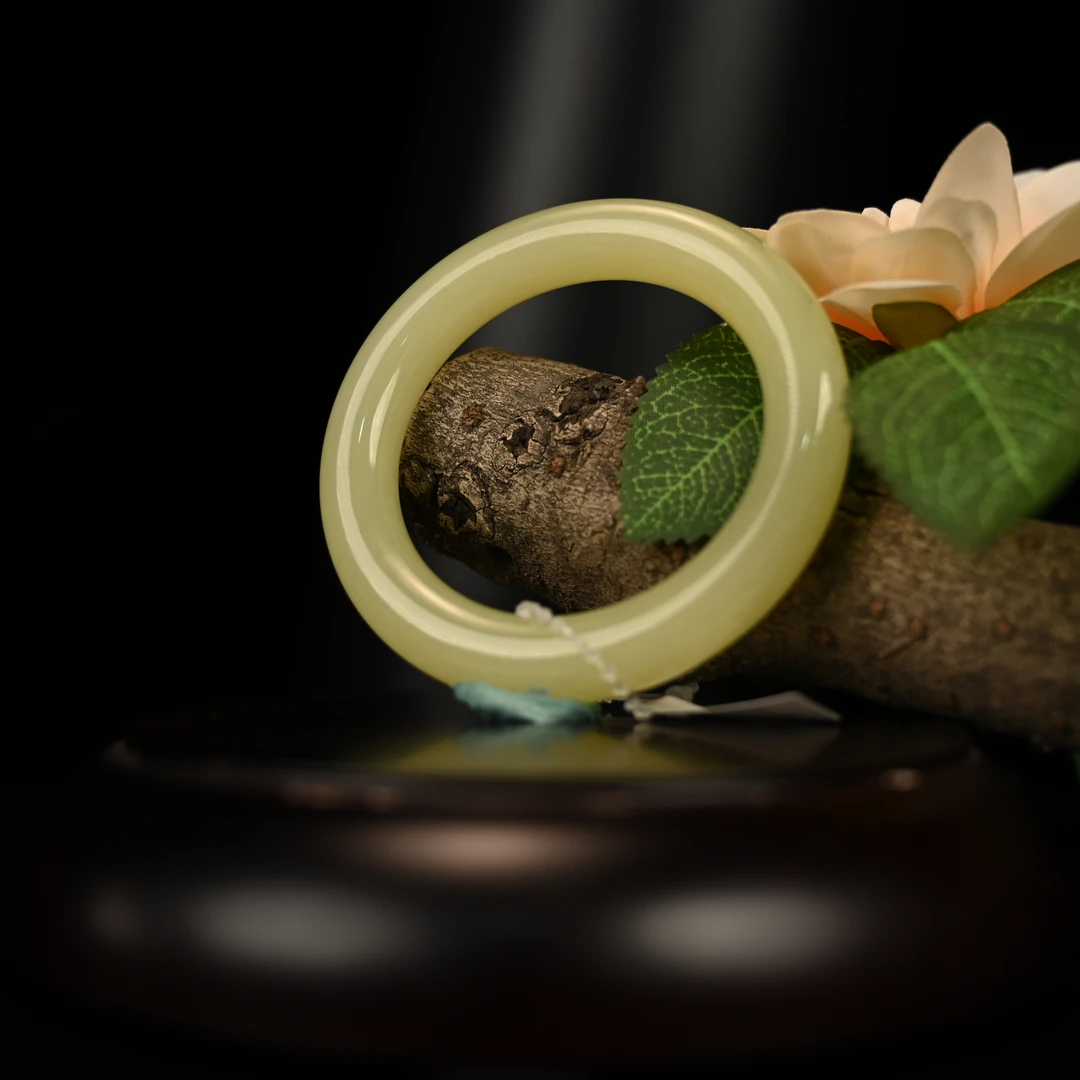 Lot8844 2511180021和田玉黄玉手镯/杭拍