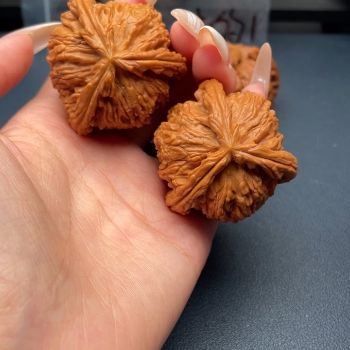 ，***吊坠文玩核桃白狮子