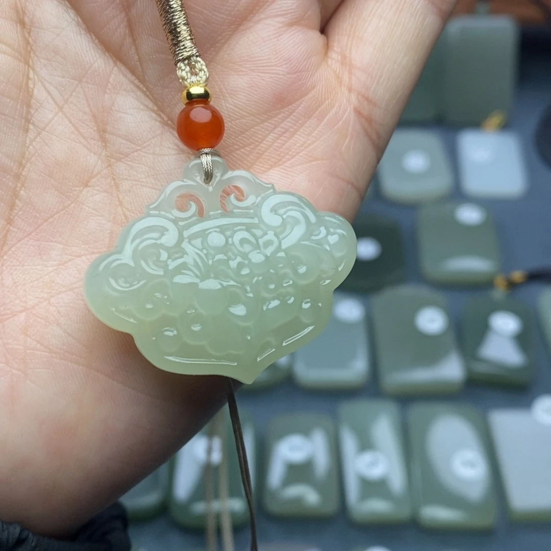 和田玉颈饰未镶嵌