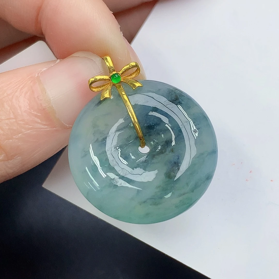 颈饰18K金镶嵌翡翠