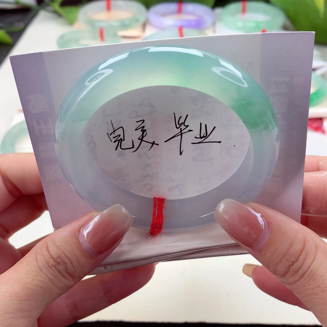 翡翠手镯未镶嵌56.7圈口冰透起起光特色半山水湖水绿