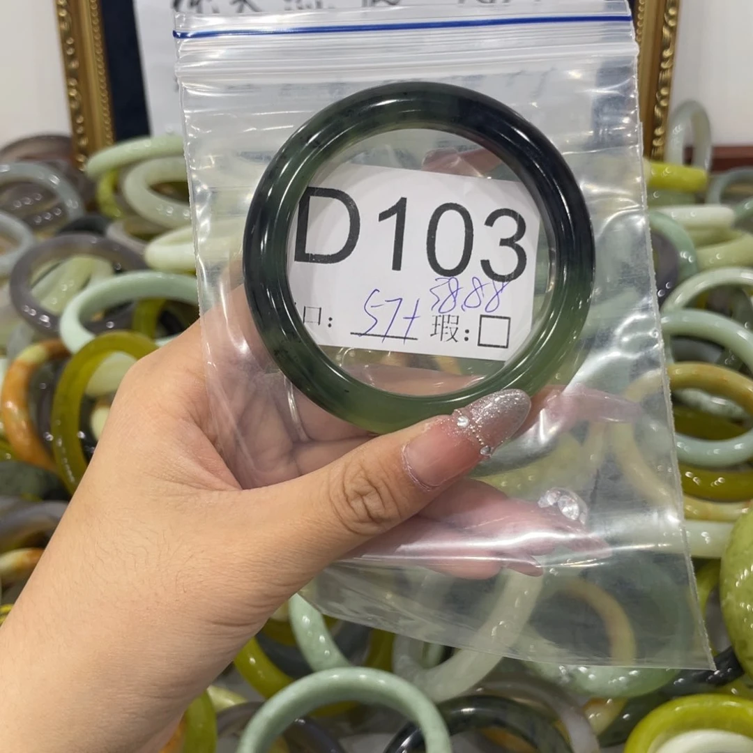 未镶嵌蛇纹石玉颈饰L****n