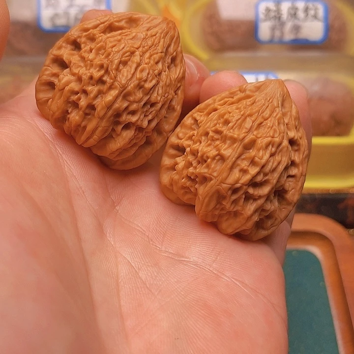 文玩核桃把件36野生三角拉丝纹