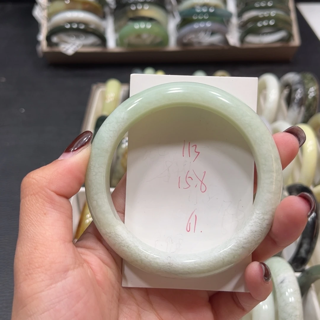 蛇纹石玉未镶嵌手镯