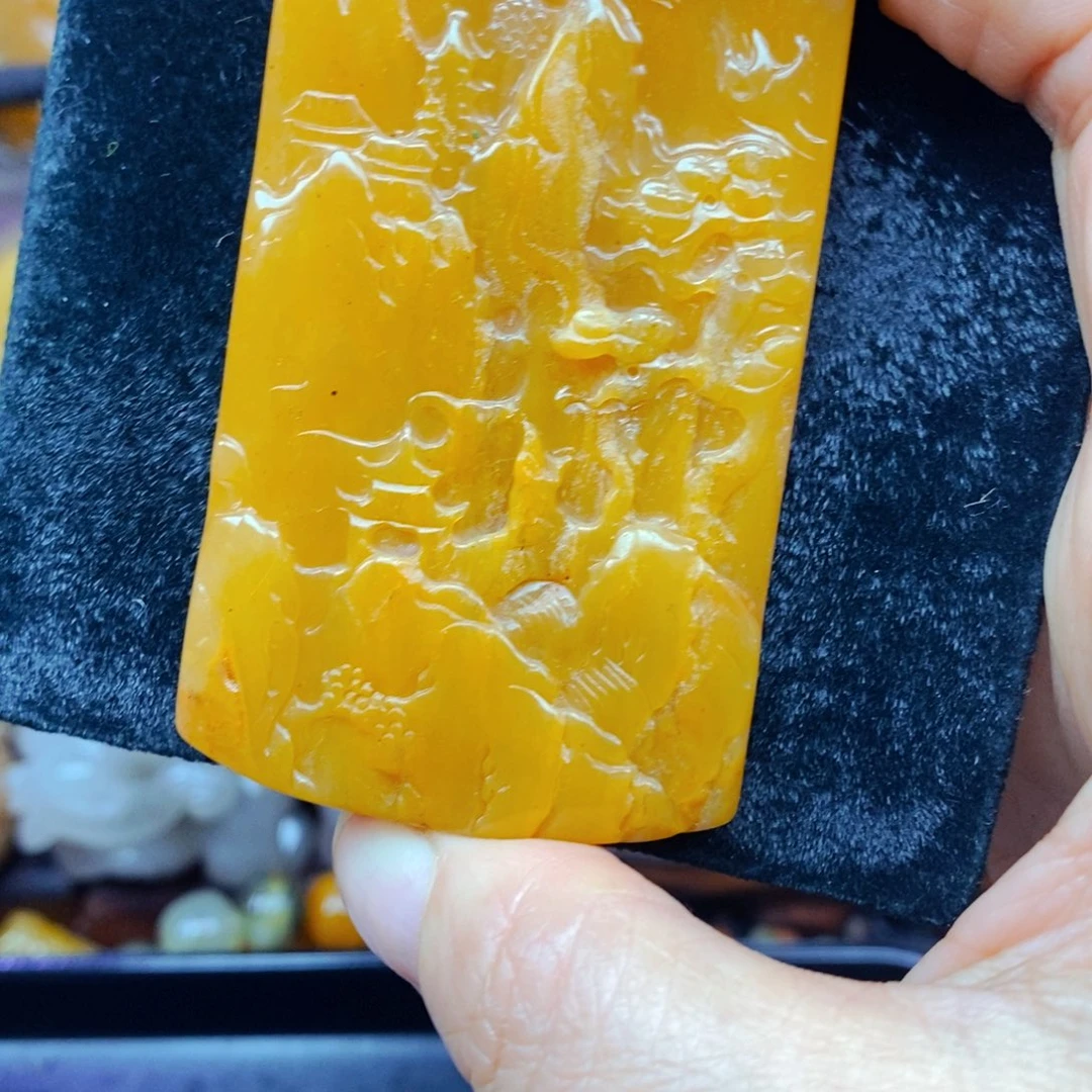 未镶嵌石英质玉（黄龙玉）颈饰