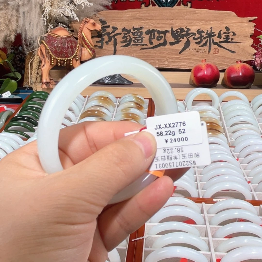 未镶嵌手镯和田玉新疆天然羊脂级老料贵妃镯