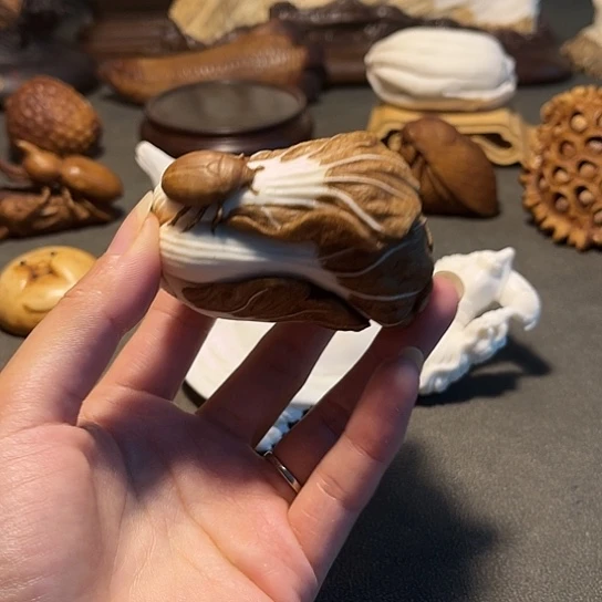 红***g把件鹿骨手把件白菜手工