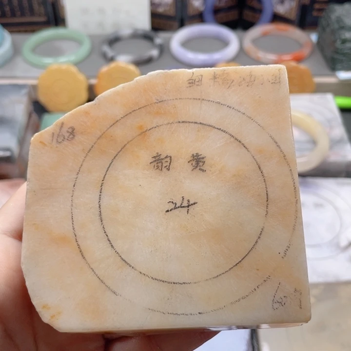 石英质玉未镶嵌手镯定制