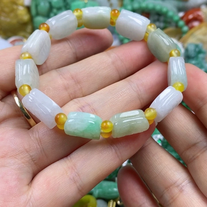 翡翠吊坠(赠链)未镶嵌