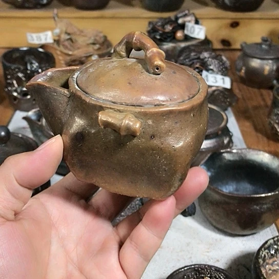 瓷片微瑕的四方形宝瓶
