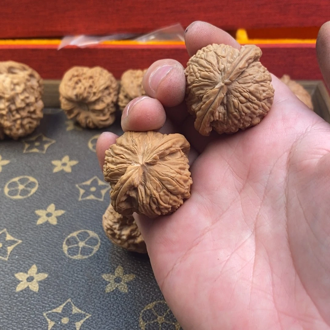 文玩核桃精品对白狮子
