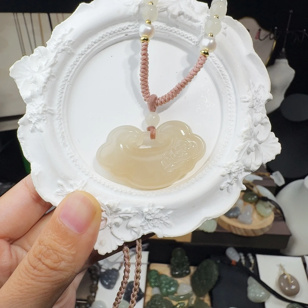 ****纸颈饰未镶嵌和田玉