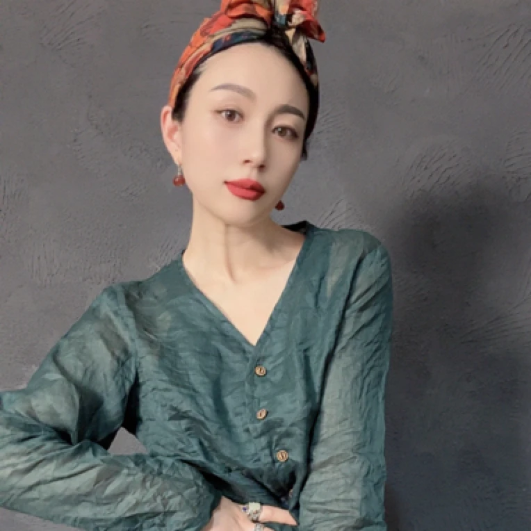 原创墨绿色苎麻小V领代扣长袖短开衫（定制款）