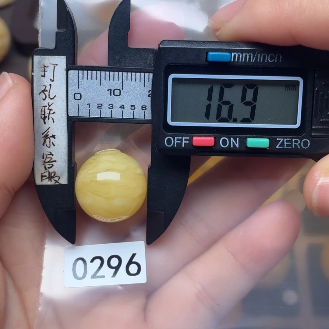 A***C琥珀未镶嵌裸石蜜蜡