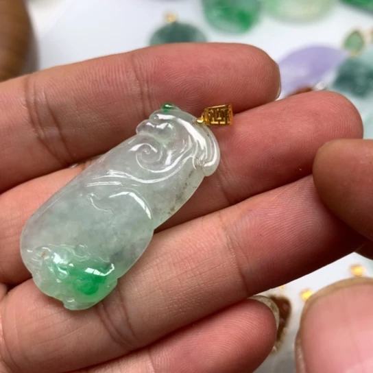 翡翠颈饰未镶嵌翡翠