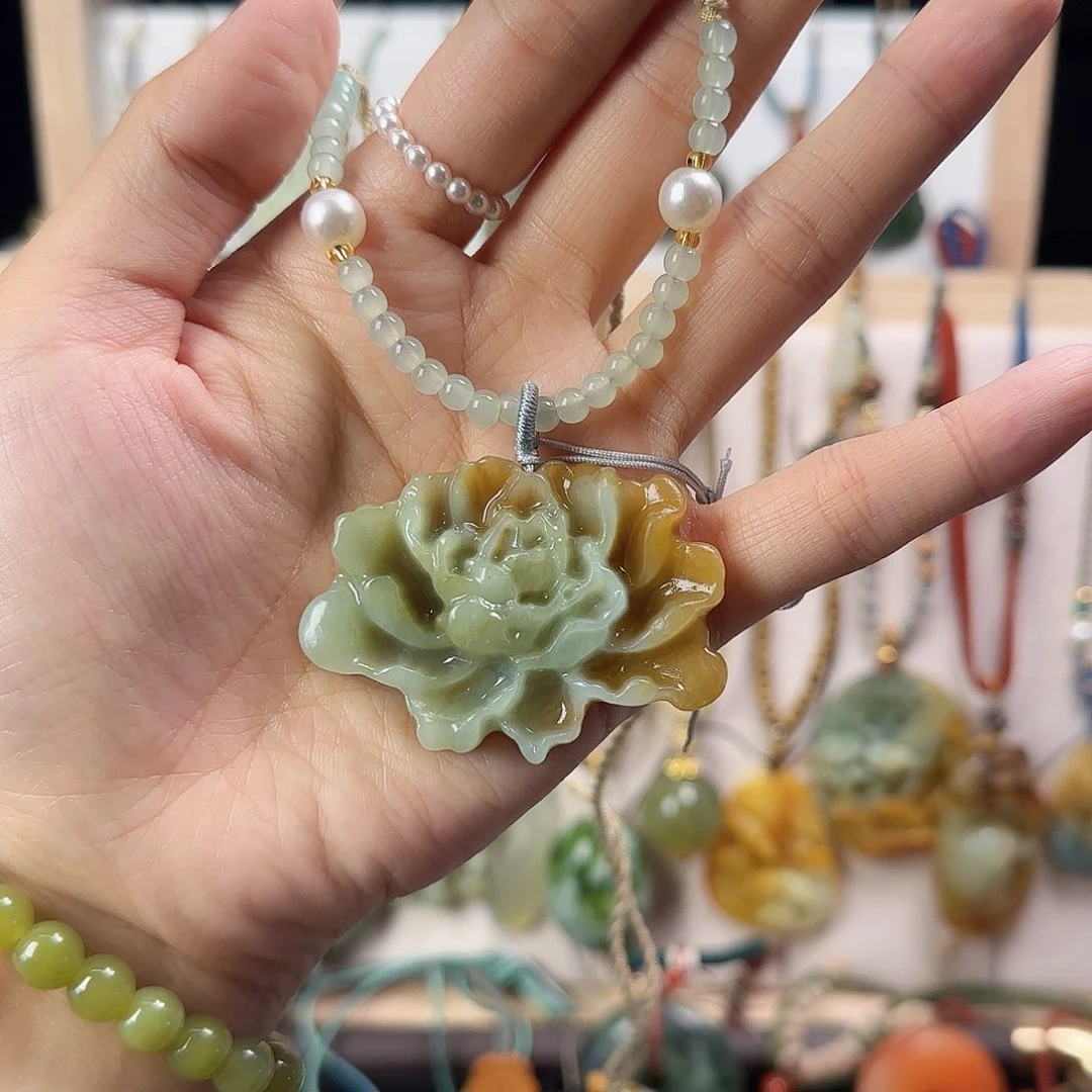 未镶嵌蛇纹石玉颈饰