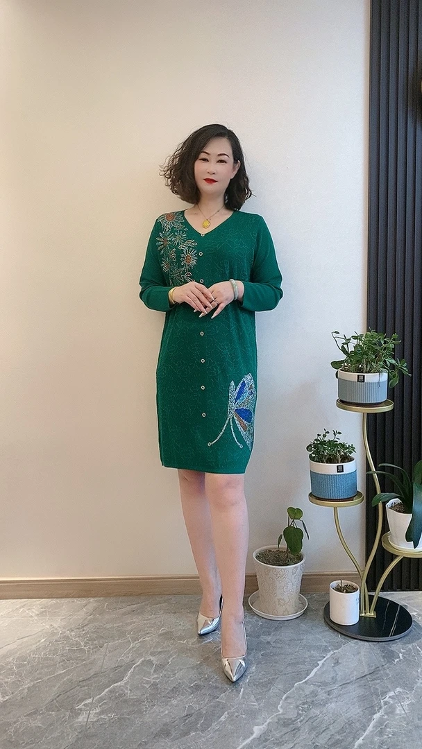 钻蝴蝶裙时尚百搭气质连衣裙