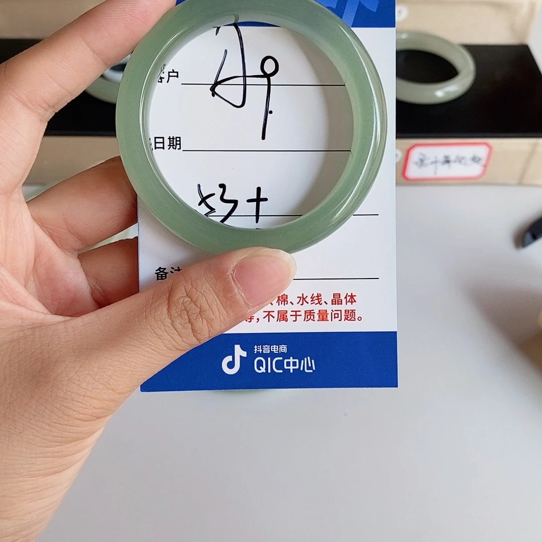 谦***豫石英质玉手镯未镶嵌