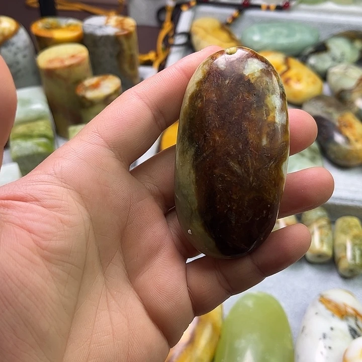 蛇纹石玉未镶嵌珠宝奇石