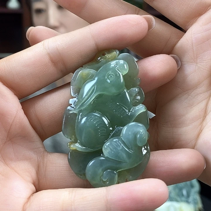 蛇纹石玉未镶嵌颈饰