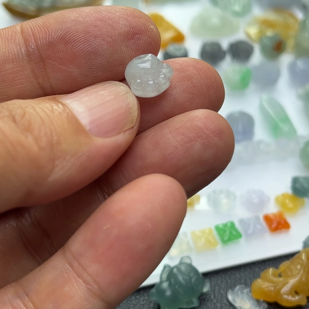 翡翠未镶嵌颈饰猫爪