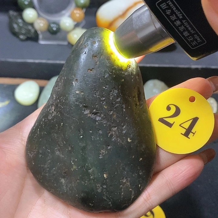 未镶嵌和田玉挂件