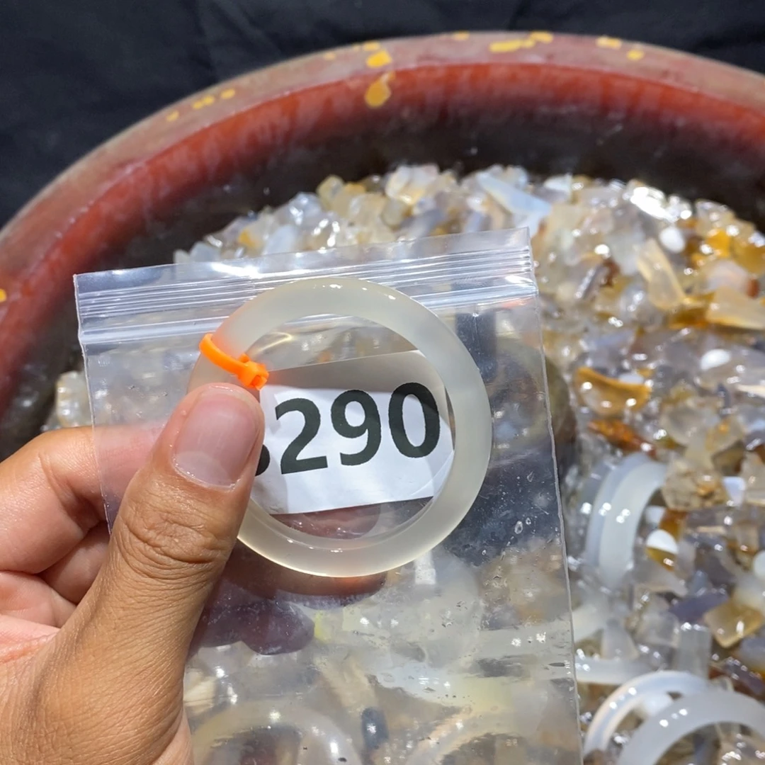 葛***祥玛瑙/玉髓未镶嵌手镯