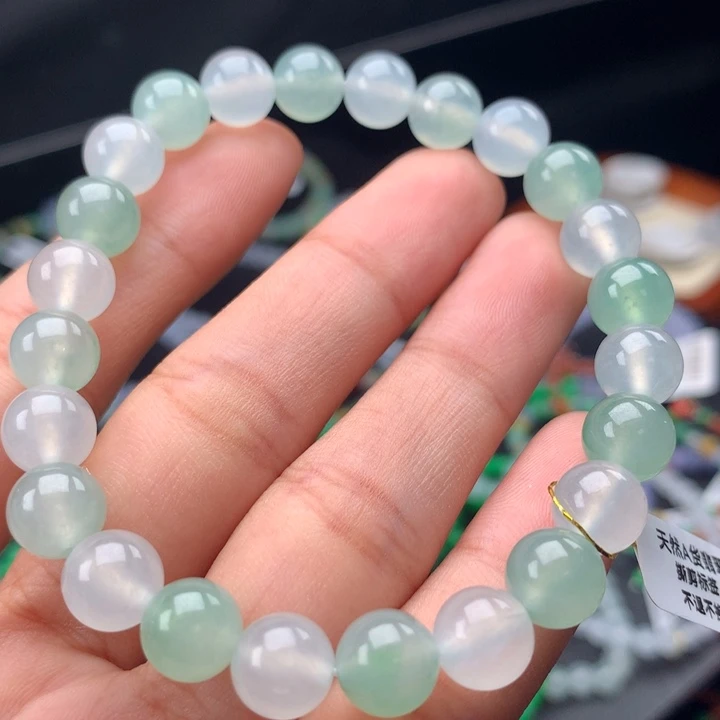 翡翠手镯未镶嵌卡